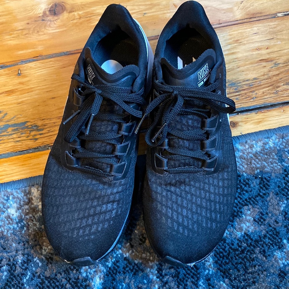 Women’s size 8 Nike Air Zoom Pegasus 38, Black